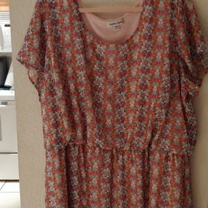 Very pretty dress. Elastic waist and lined